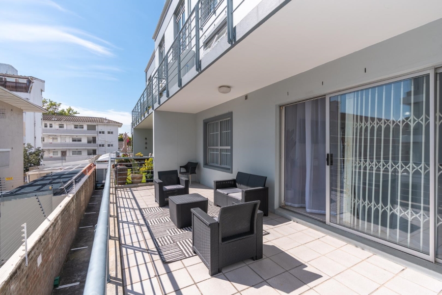 To Let 2 Bedroom Property for Rent in Green Point Western Cape